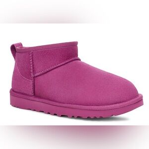 NIB UGG® Women's Classic Ultra Mini Shearling Booties